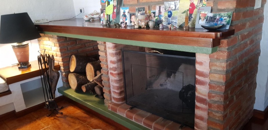 OPORTUNIDAD! ESPECTACULAR CASA 7 AMB, 270 M2 CON PISCINA, POOL HOUSE, JARDIN, QUINCHO ITUZANGO/CASTELAR