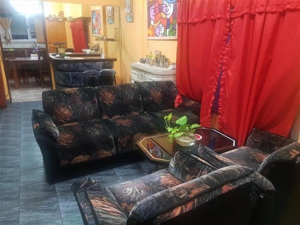 HERMOSO CHALET DE 2 PLANTAS,140 M2, 6 AMB + QUINCHO