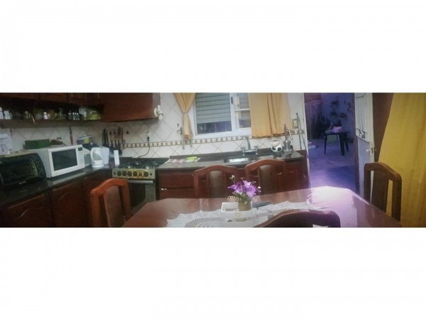 HERMOSO CHALET DE 2 PLANTAS,140 M2, 6 AMB + QUINCHO