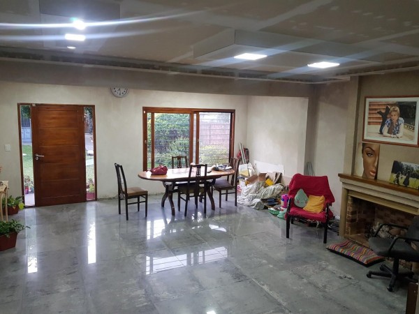 OPORTUNIDAD HERMOSA CASA DE 5 AMBIENTES JARDIN Y COCHERA EN PADUA NORTE 160 M2 CASI A ESTRENAR