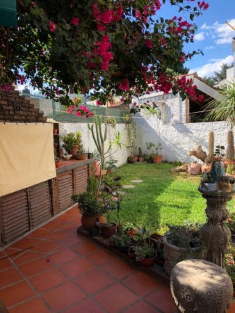 OPORTUNIDAD !! HERMOSO CHALET 5 AMBIENTES EN PADUA SUR, COCHERA DOBLE Y JARDIN