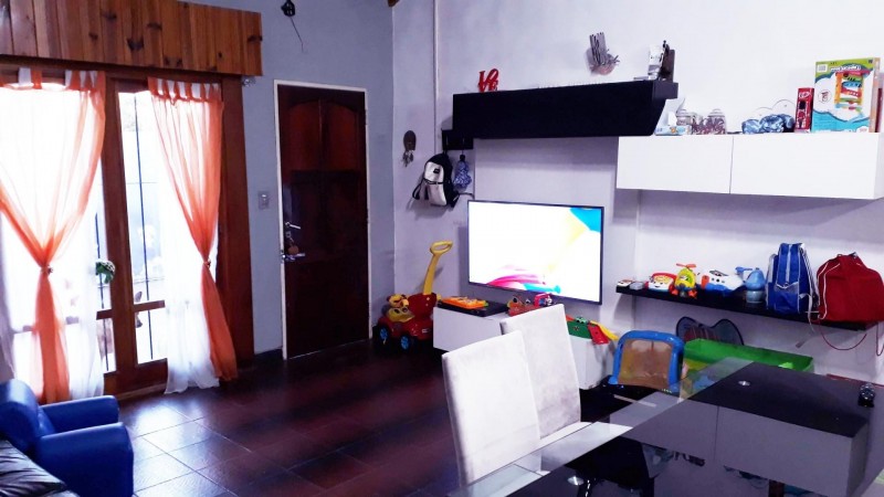 OPORTUNIDAD! HERMOSO PH A NUEVO, 4 AMB,PATIO,PARRILLA,COCHERA X2, FRTE A PLAZA, 1CUADRA JM.PAZ