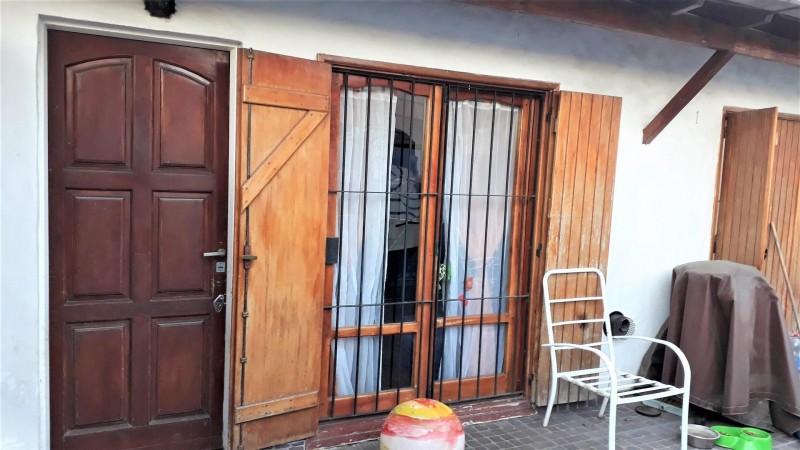 OPORTUNIDAD! HERMOSO PH A NUEVO, 4 AMB,PATIO,PARRILLA,COCHERA X2, FRTE A PLAZA, 1CUADRA JM.PAZ