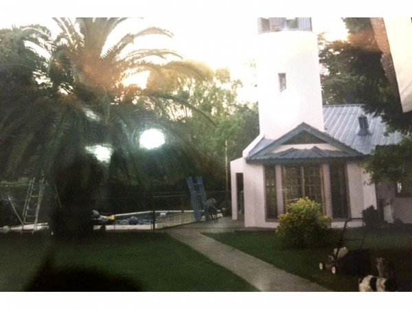 EXC. CASAQUINTA EN P. LELOIR 220M2 CON 1400M2 DE TERRENO,PISCINA DE 14 X 7MTS A 1 CDRA DE M.FIERRO