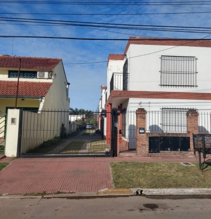 OPORTUNIDAD!!HERMOSO DÚPLEX DE 4 AMB 100M2, 2 PLANTAS,GARAGE, PATIO Y PARRILLA EN CONDOMINIO PRIVADO