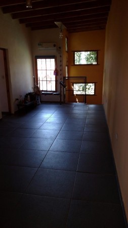 EXC.CHALET DE 9 AMB.2 PLANTAS,PISCINA,PARQUE,A 2 CDS DE CTRO COM.CASTELAR STA ROSA,APTO 2 FAMILIAS!!