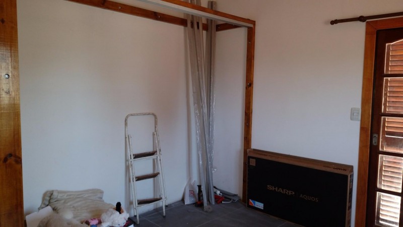 EXC.CHALET DE 9 AMB.2 PLANTAS,PISCINA,PARQUE,A 2 CDS DE CTRO COM.CASTELAR STA ROSA,APTO 2 FAMILIAS!!