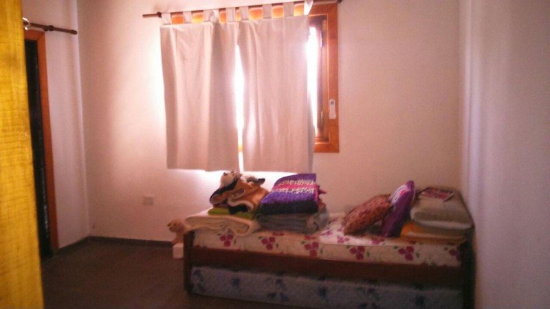 EXC.CHALET DE 9 AMB.2 PLANTAS,PISCINA,PARQUE,A 2 CDS DE CTRO COM.CASTELAR STA ROSA,APTO 2 FAMILIAS!!