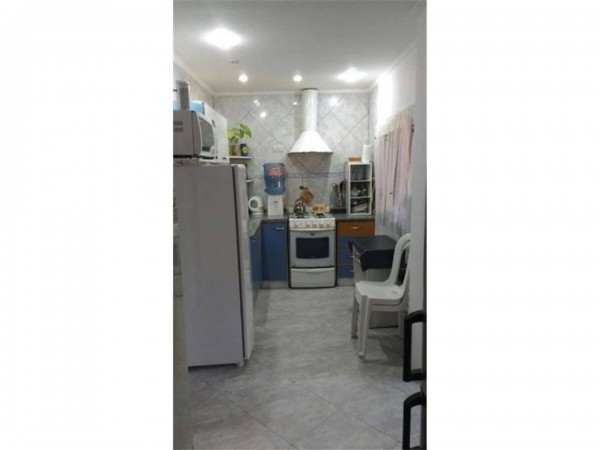 OPORTUNIDAD!! CHALET TODO A NUEVO!! 5 AMB.C/JARDIN A MTS DE COLECTORA E/ SANTA ROSA Y BARCALA