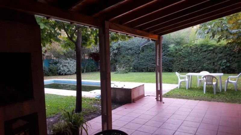 OPORTUNIDAD!! HERMOSA CASA QUINTA 5 AMB. MORENO