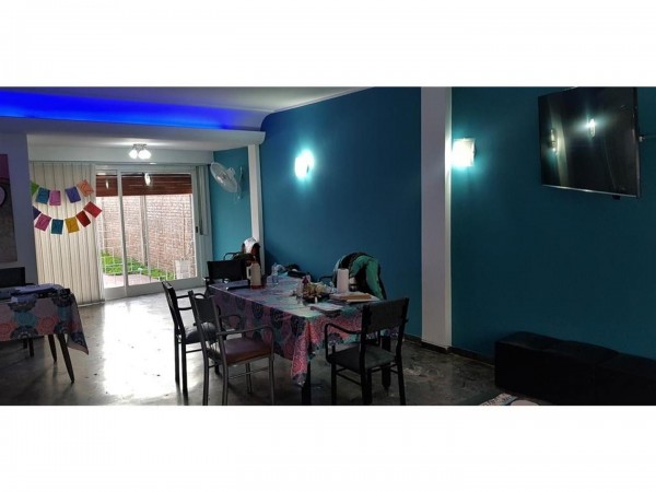 OPORTUNIDAD!!! HERMOSA CASA EN HAEDO 220M2, 2PTS,GRAN PARQUE,COCHERA,LOTE 10X38,OPCION 100M2 MAS