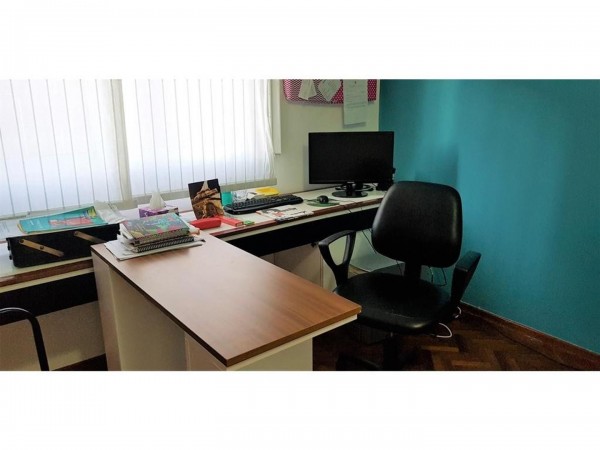 OPORTUNIDAD!!! HERMOSA CASA EN HAEDO 220M2, 2PTS,GRAN PARQUE,COCHERA,LOTE 10X38,OPCION 100M2 MAS