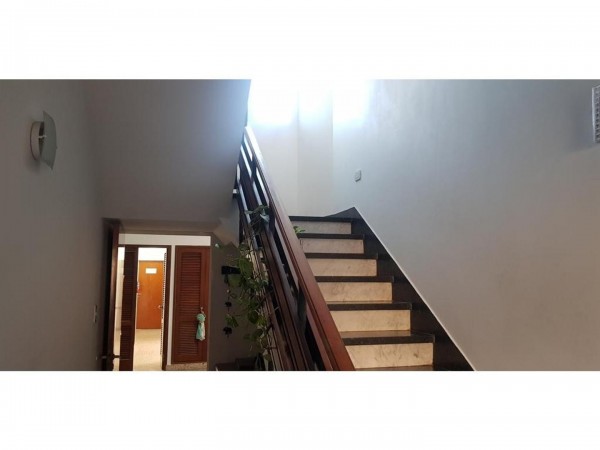 OPORTUNIDAD!!! HERMOSA CASA EN HAEDO 220M2, 2PTS,GRAN PARQUE,COCHERA,LOTE 10X38,OPCION 100M2 MAS