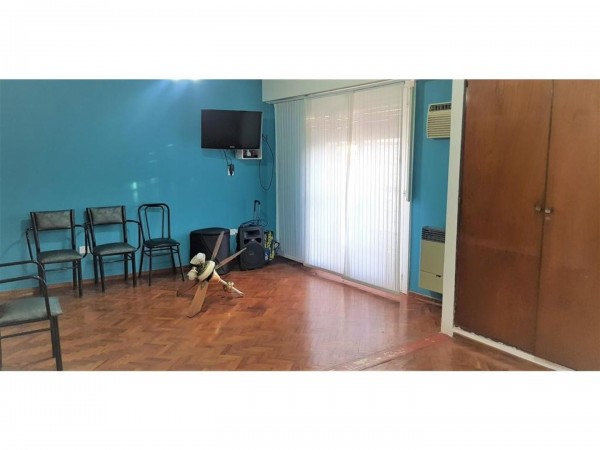 OPORTUNIDAD!!! HERMOSA CASA EN HAEDO 220M2, 2PTS,GRAN PARQUE,COCHERA,LOTE 10X38,OPCION 100M2 MAS