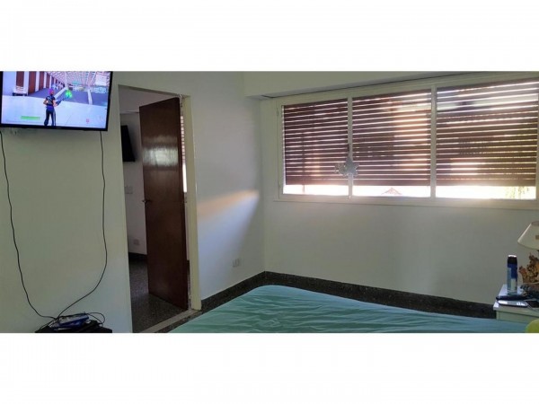 OPORTUNIDAD!!! HERMOSA CASA EN HAEDO 220M2, 2PTS,GRAN PARQUE,COCHERA,LOTE 10X38,OPCION 100M2 MAS