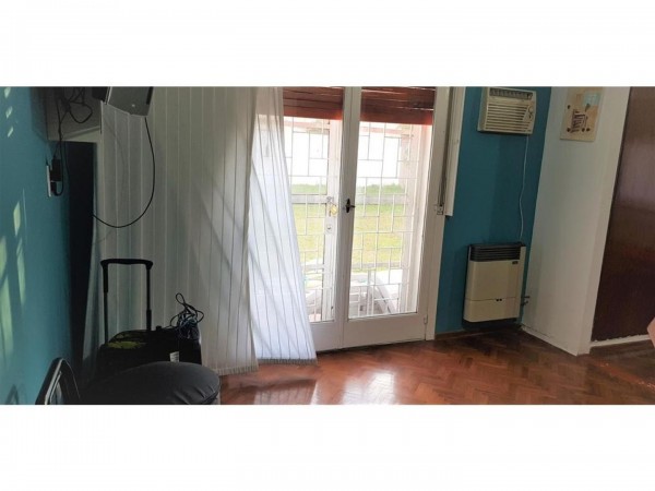 OPORTUNIDAD!!! HERMOSA CASA EN HAEDO 220M2, 2PTS,GRAN PARQUE,COCHERA,LOTE 10X38,OPCION 100M2 MAS