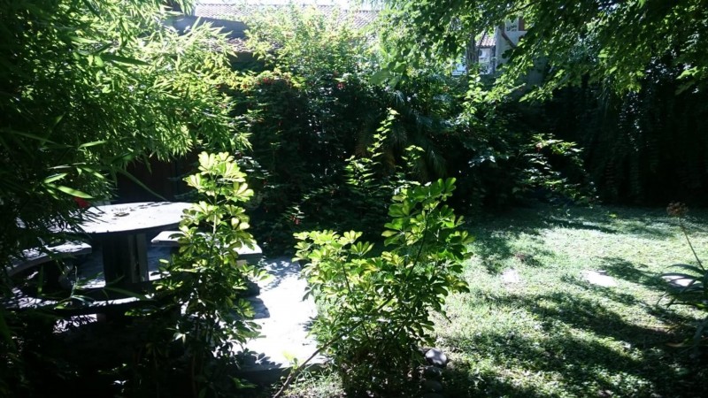 OPORTUNIDAD!! HERMOSO CHALET DE 650m2 LOTE DE 10X65 EN ITUZAINGÓ NORTE PARQUIZADO CON 3 COCHERAS Y QUINCHO