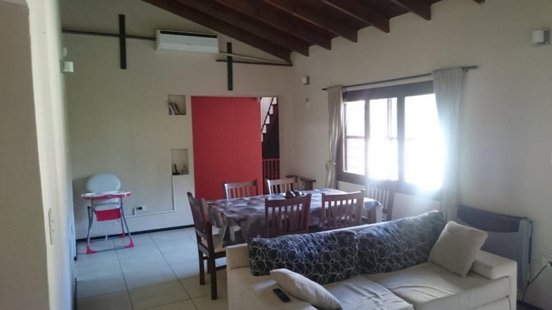 OPORTUNIDAD!! HERMOSO CHALET DE 650m2 LOTE DE 10X65 EN ITUZAINGÓ NORTE PARQUIZADO CON 3 COCHERAS Y QUINCHO