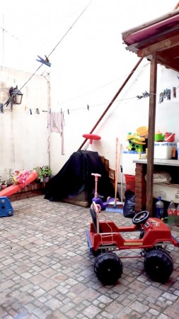 OPORTUNIDAD!! EXC. PH 3 AMBIENTES + PATIO, LOTE DE 100m2 EN VILLA SANTOS TESEI, HURLINGHAM