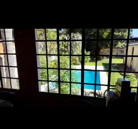 INMEJORABLE OPORTUNIDAD EN MORENO CENTRO!! CASA IDEAL PARA DOS FAMILIAS, PISCINA, COCHERA