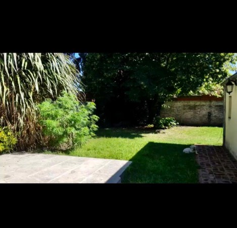 INMEJORABLE OPORTUNIDAD EN MORENO CENTRO!! CASA IDEAL PARA DOS FAMILIAS, PISCINA, COCHERA