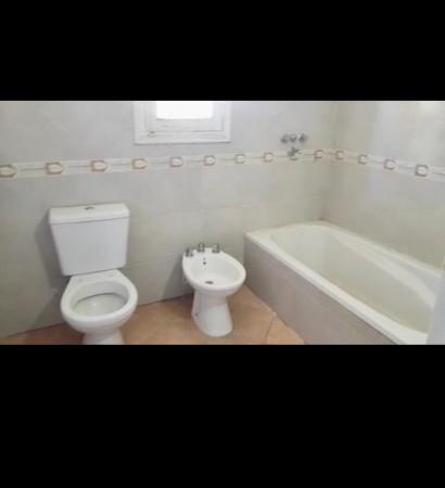 INMEJORABLE OPORTUNIDAD EN MORENO CENTRO!! CASA IDEAL PARA DOS FAMILIAS, PISCINA, COCHERA