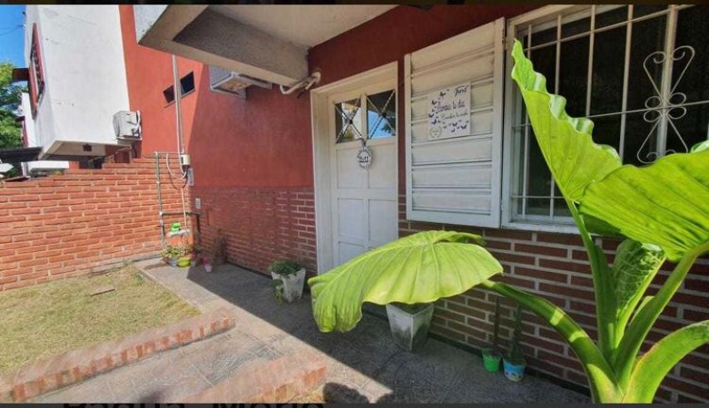 OPORTUNIDAD!! EXCELENTE DUPLEX EN BARRIO POLICIAL DE SAN ANTONIO DE PADUA, 130 M2, 5 AMBIENTES, QUINCHO + PATIO!!