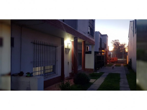 OPORTUNIDAD!!HERMOSO DÚPLEX DE 4 AMB 100M2, 2 PLANTAS,GARAGE, PATIO Y PARRILLA EN CONDOMINIO PRIVADO