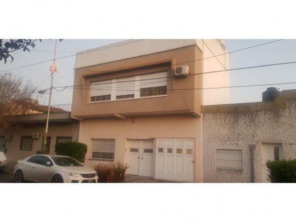 EXCELENTE OPORTUNIDAD EN HAEDO A 3 CUADRAS DE LA ESTACION Y DEL CENTRO COMERCIAL!! CASA EN PH AL FRENTE 130M2 TODA LA PLANTA BAJA, CON COCHERA, PATIO Y TERRAZA