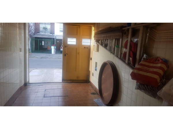 EXCELENTE OPORTUNIDAD EN HAEDO A 3 CUADRAS DE LA ESTACION Y DEL CENTRO COMERCIAL!! CASA EN PH AL FRENTE 130M2 TODA LA PLANTA BAJA, CON COCHERA, PATIO Y TERRAZA