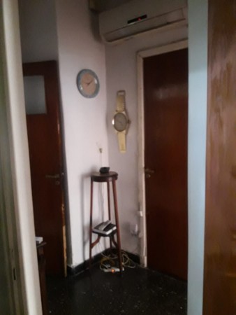 ¡¡IMPERDIBLE!!HERMOSA CASA MULTIFAMILIAR 220M2 EN CASTELAR NORTE.CASA 5AMB+DPTO+COCHERA P/3 AUTOS: OPCIONAL CONSTRUIBLE PLANTA ALTA 100 M2