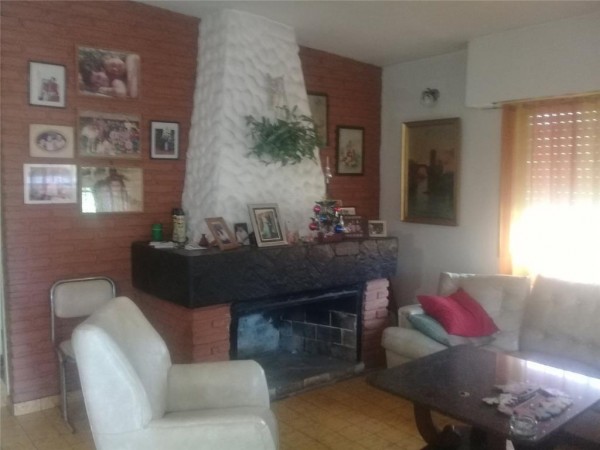 OPORTUNIDAD UNICA!! EXC. CHALET EN PADUA SUR A 10 CDS DEL CENTRO, 200M2 LOTE DE 18 X 62 , 6 AMB.