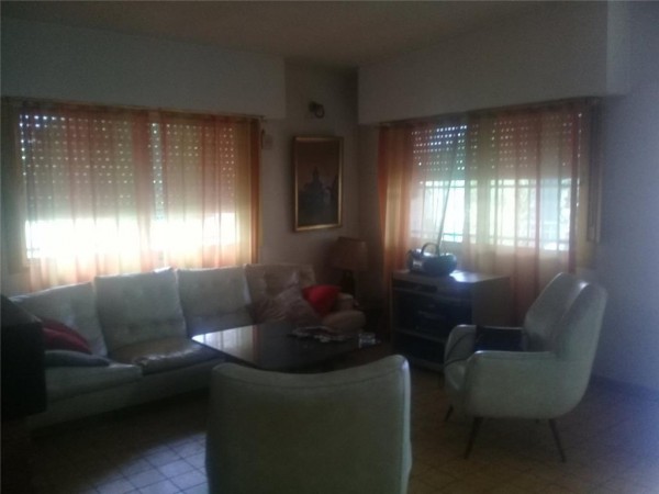 CASAQUINTA SAN ANTONIO DE PADUA C/PISCINA EN PADUA SUR A 10 CDS CENTRO,LOTE 33X62, 6 AMB.200M2