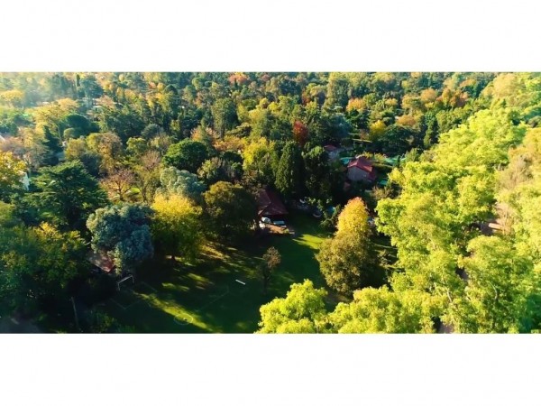 EXCELENTE OPORTUNIDAD!! CASA SOBRE LOTE DE 1500M2 PARQUIZADO EN EL CORAZON DE PARQUE LELOIR!!