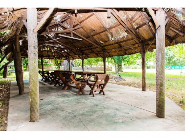 EXCELENTE OPORTUNIDAD!! CASA DE 140M2 SOBRE LOTE DE 1500M2 PARQUIZADO EN EL CORAZON DE PARQUE LELOIR!!