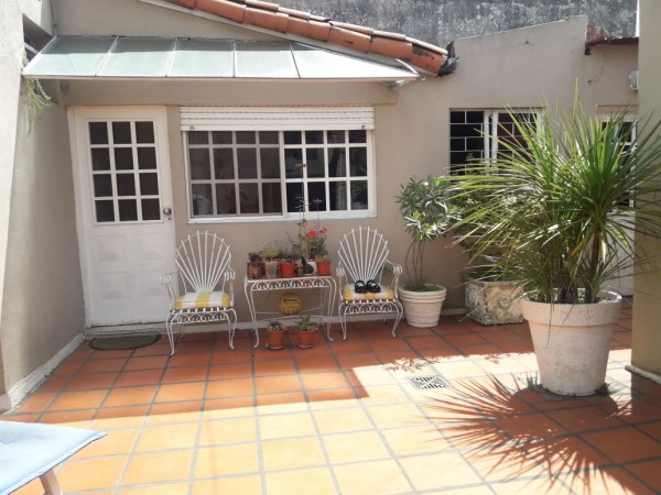 CASA CASTELAR NORTE  MULTIFAMILIAR 220M2 5AMB+DPTO+COCHERA P/3 AUTOS IMPERDIBLE OPORTUNIDAD!! 