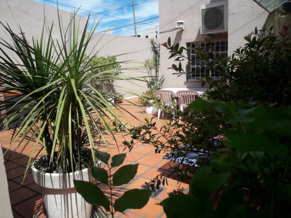 CASA CASTELAR NORTE  MULTIFAMILIAR 220M2 5AMB+DPTO+COCHERA P/3 AUTOS IMPERDIBLE OPORTUNIDAD!! 