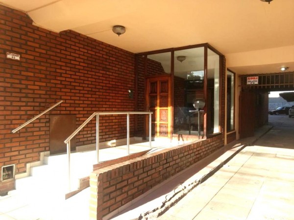 OPORTUNIDAD IMPERDIBLE!! DEPTO 2 AMB. 1° PISO, 55m2, BALCÓN, OPCIONAL COCHERA, EN CENTRO DE MORÓN