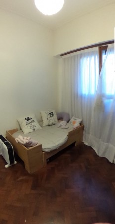 OPORTUNIDAD!! HERMOSA CASA EN CASTELAR CENTRO 4 AMB/COCHERA DOBLE/ PATIO/PARRILLA/CONCEPTO ABIERTO