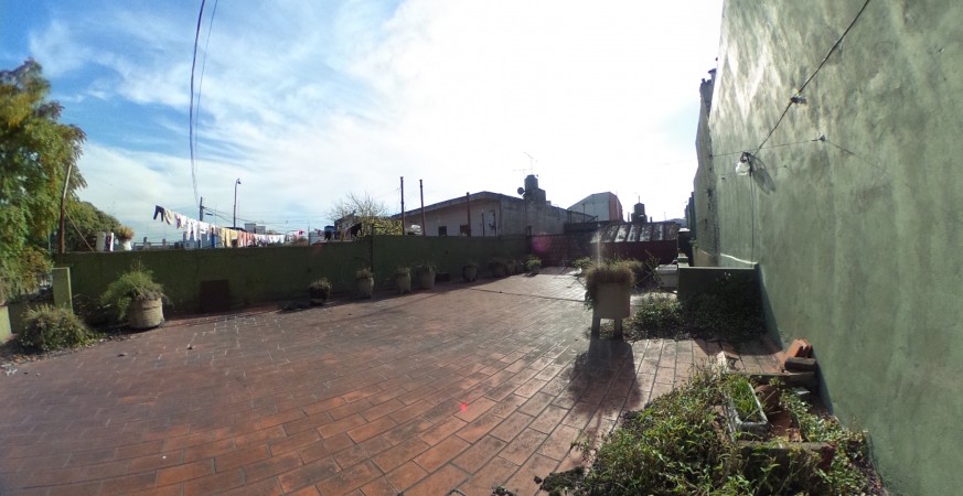 EXCELENTE OPORTUNIDAD EN PARQUE PATRICIOS!! PROPIEDAD EN PH LOCAL 100 M2 + CASA 140 M2 SOBRE LOTE DE 9 X 28