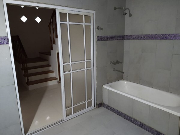 OPORTUNIDAD!! DUPLEX DE 5 AMB.Y DEPTO A ESTRENAR DE 3 AMB. IDEAL 2 FAMILIAS! SOBRE LOTE PROPIO