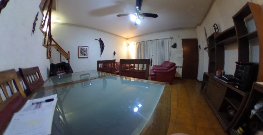  DUPLEX EN DEVOTO DE 2 PLANTAS, 3 A 4 AMB.CON TERRAZA C PARRILLA, PATIO Y COCHERA, 110M2