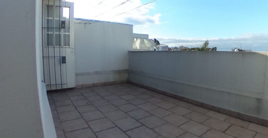  DUPLEX EN DEVOTO DE 2 PLANTAS, 3 A 4 AMB.CON TERRAZA C PARRILLA, PATIO Y COCHERA, 110M2
