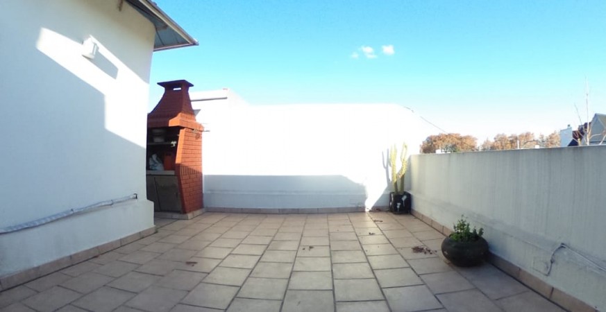 DUPLEX EN DEVOTO DE 2 PLANTAS, 3 A 4 AMB.CON TERRAZA C PARRILLA, PATIO Y COCHERA, 110M2. OPORTUNIDAD HOY!!