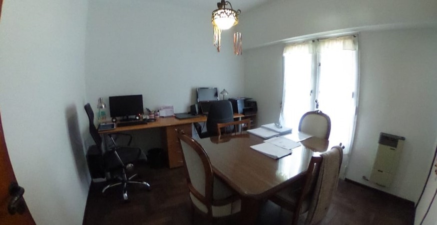 CASA EN ITUZANGÓ, 325 M2 TOTALES, 245 M2 CONST., JARDIN, BALCÓN, TERRAZA, 2 COCHERAS