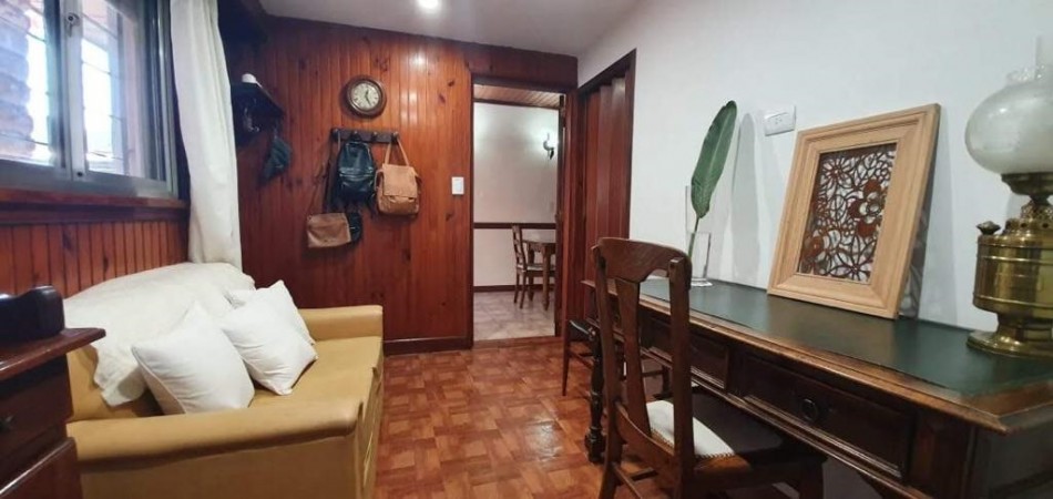 CASA EN ITUZANGÓ, 325 M2 TOTALES, 245 M2 CONST., JARDIN, BALCÓN, TERRAZA, 2 COCHERAS