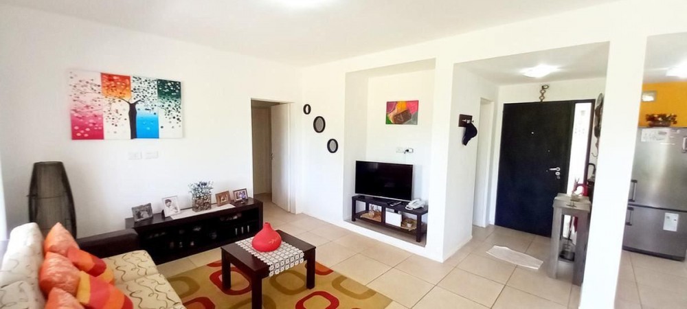 OPORTUNIDAD!! EXC. CASA EN PILAR DEL ESTE, LOTE DE 600 M2, 5 AMB, 3 DORMITORIOS, COCHERA, GALERIA