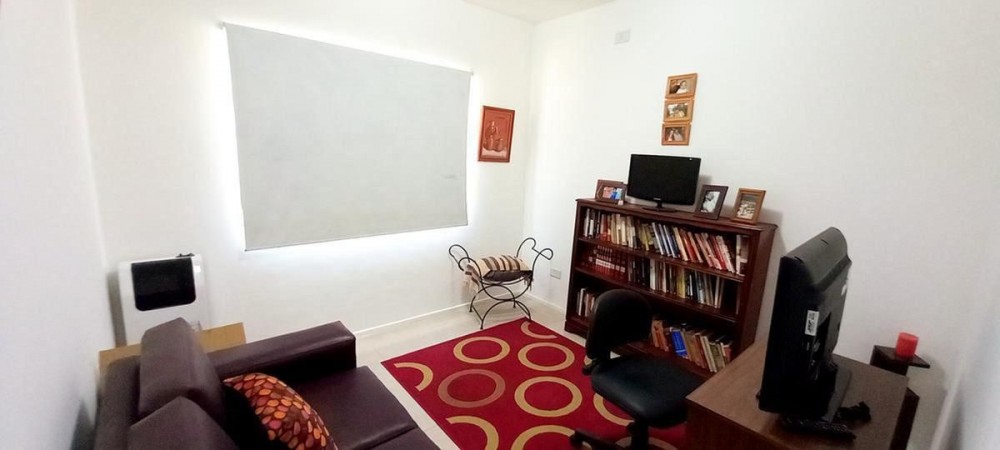 OPORTUNIDAD!! EXC. CASA EN PILAR DEL ESTE, LOTE DE 600 M2, 5 AMB, 3 DORMITORIOS, COCHERA, GALERIA