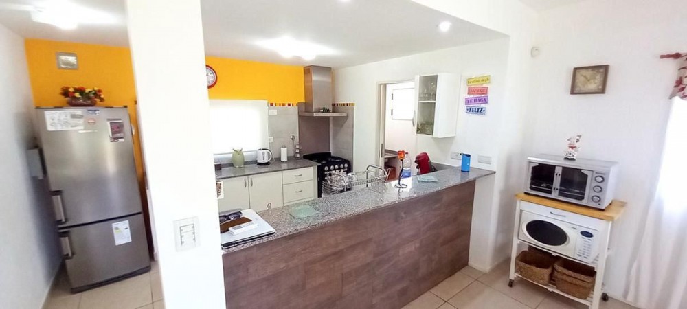 OPORTUNIDAD!! EXC. CASA EN PILAR DEL ESTE, LOTE DE 600 M2, 5 AMB, 3 DORMITORIOS, COCHERA, GALERIA