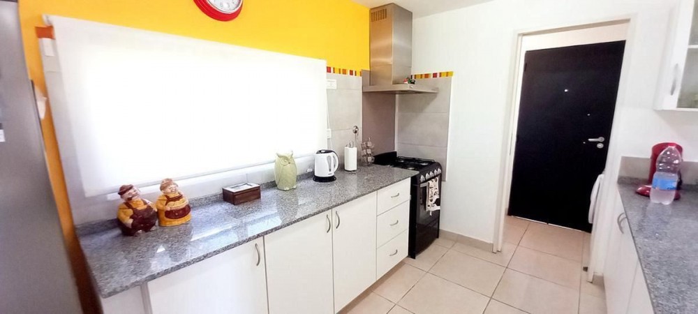 OPORTUNIDAD!! EXC. CASA EN PILAR DEL ESTE, LOTE DE 600 M2, 5 AMB, 3 DORMITORIOS, COCHERA, GALERIA